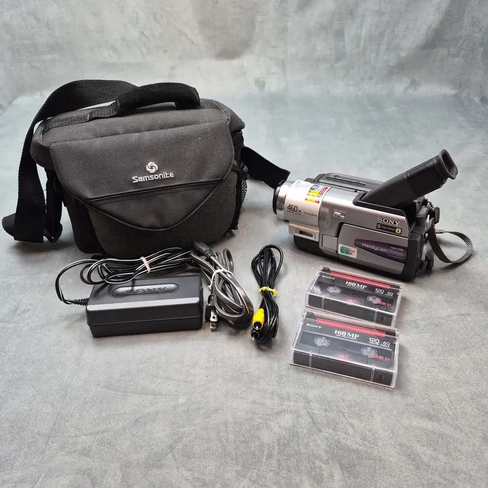 Sony CCD-TRV68 Handycam NTSC Video Hi8 Camcorder w Charger Bundle - Tested